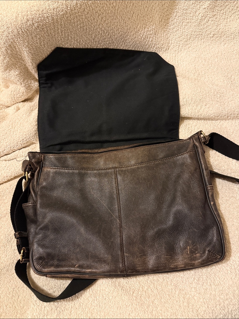 Pelle Studio Dark Brown Leather Messenger Bag for Men - Picture 3 of 5